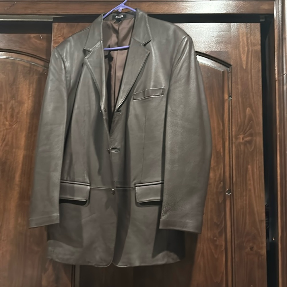 Men’s brown leather blazer